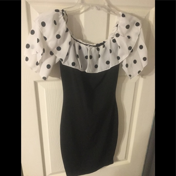 ❌DONATED❌Black Off The Shoulders Polka Dot Ruffle Dress - Picture 5 of 8
